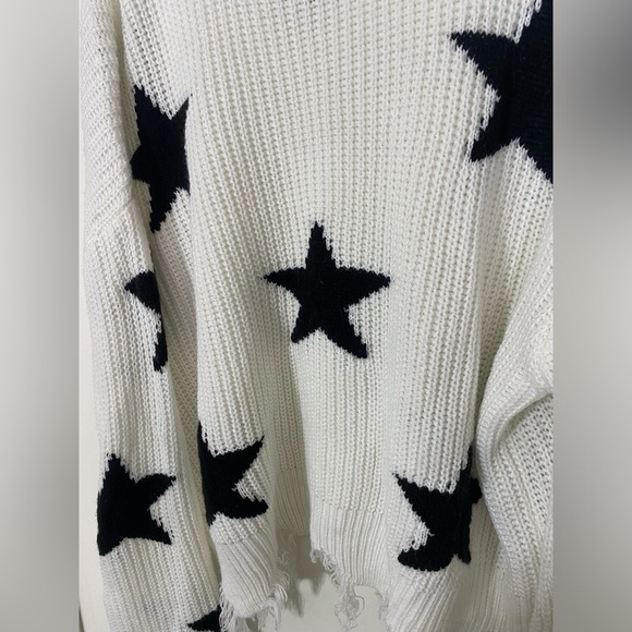 Rue+ 2X Black and White Star Fringe Sweater - Picture 6 of 6